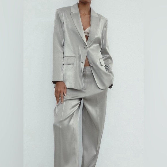 Metallic silver pant suit - Picture 4 of 7
